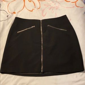 🔥SALE🔥 6/$25 ✨Black Mini Skirt with Zippers✨